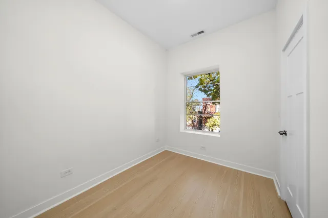 $1,850 | 3037 West Lexington Street, Unit 1, Chicago, IL 60612