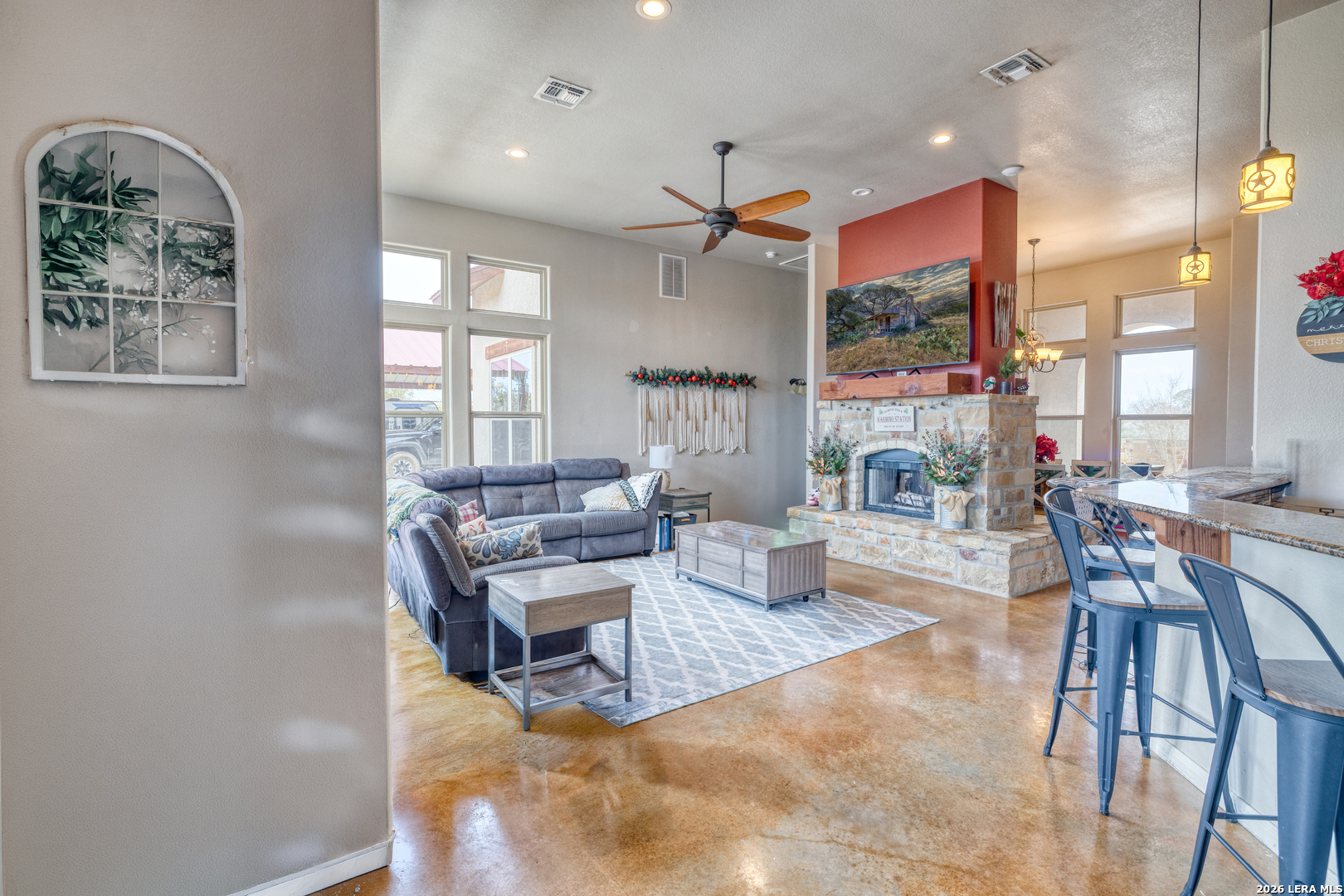 241 Marsh Lane Uvalde, TX 78801 - Photo 5 of 40