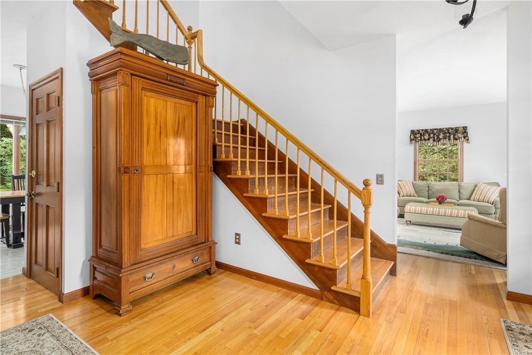 60 Arrowhead Way Warwick, RI 02886 - Photo 3 of 36