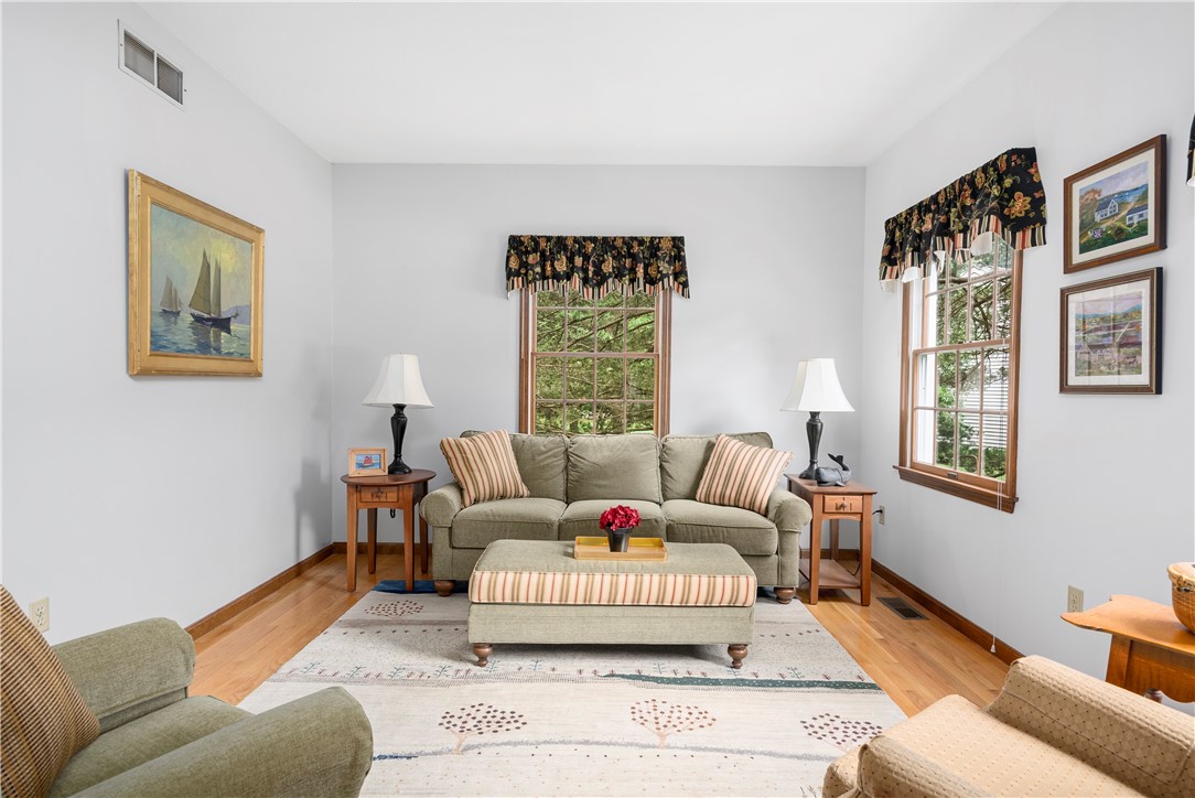 60 Arrowhead Way Warwick, RI 02886 - Photo 4 of 36