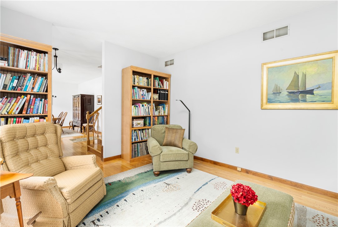 60 Arrowhead Way Warwick, RI 02886 - Photo 5 of 36