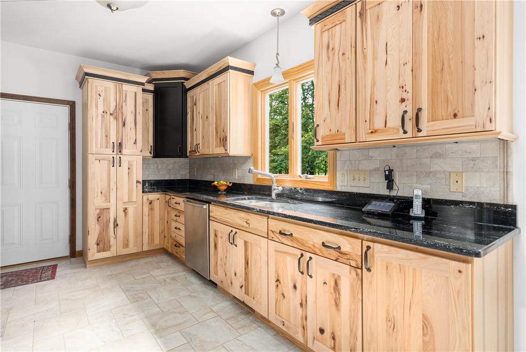 60 Arrowhead Way Warwick, RI 02886 - Photo 9 of 36