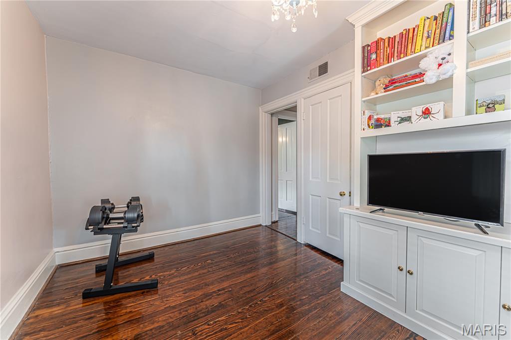 9242 Clayton Road Ladue, MO 63124 - Photo 36 of 53 Gallery Image 36