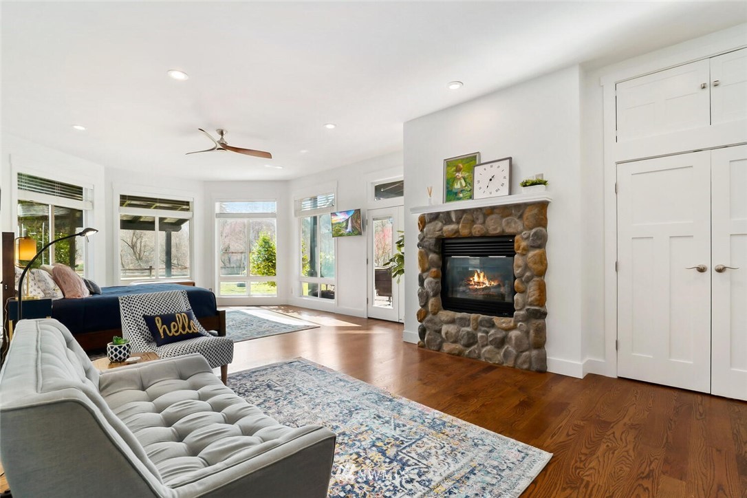 4458 Preston-Fall City Road Southeast Fall City, WA 98024 - Photo 12 of 40 a living room with furniture and a fireplace