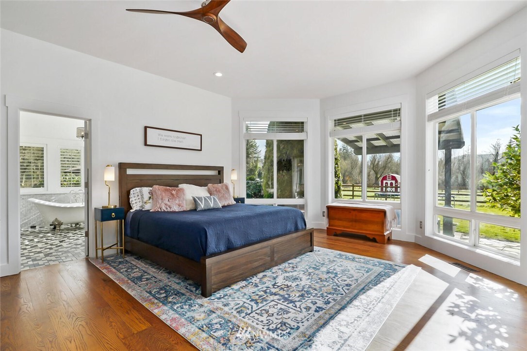 4458 Preston-Fall City Road Southeast Fall City, WA 98024 - Photo 13 of 40 a living room with furniture and a rug