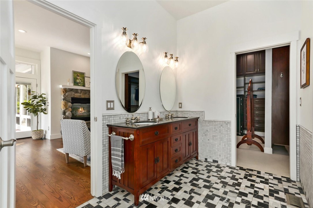 4458 Preston-Fall City Road Southeast Fall City, WA 98024 - Photo 14 of 40 a view of living room with furniture