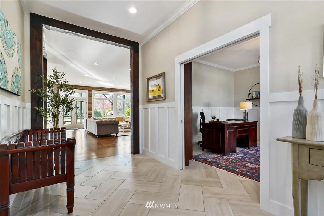 4458 Preston-Fall City Road Southeast Fall City, WA 98024 - Photo 19 of 40 a living room with furniture and a large window