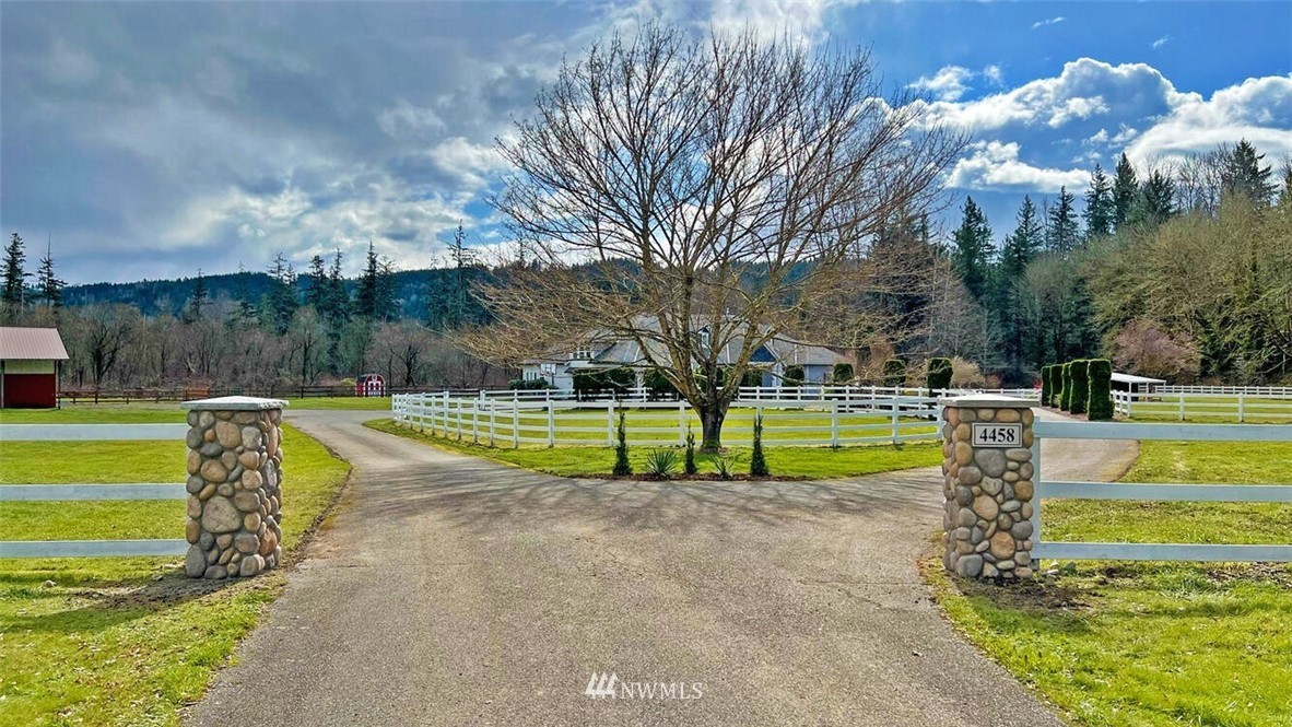 4458 Preston-Fall City Road Southeast Fall City, WA 98024 - Photo 2 of 40 a view of swimming pool with a yard