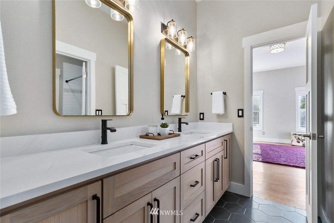 4458 Preston-Fall City Road Southeast Fall City, WA 98024 - Photo 22 of 40 a bathroom with double vanity sinks and a mirror