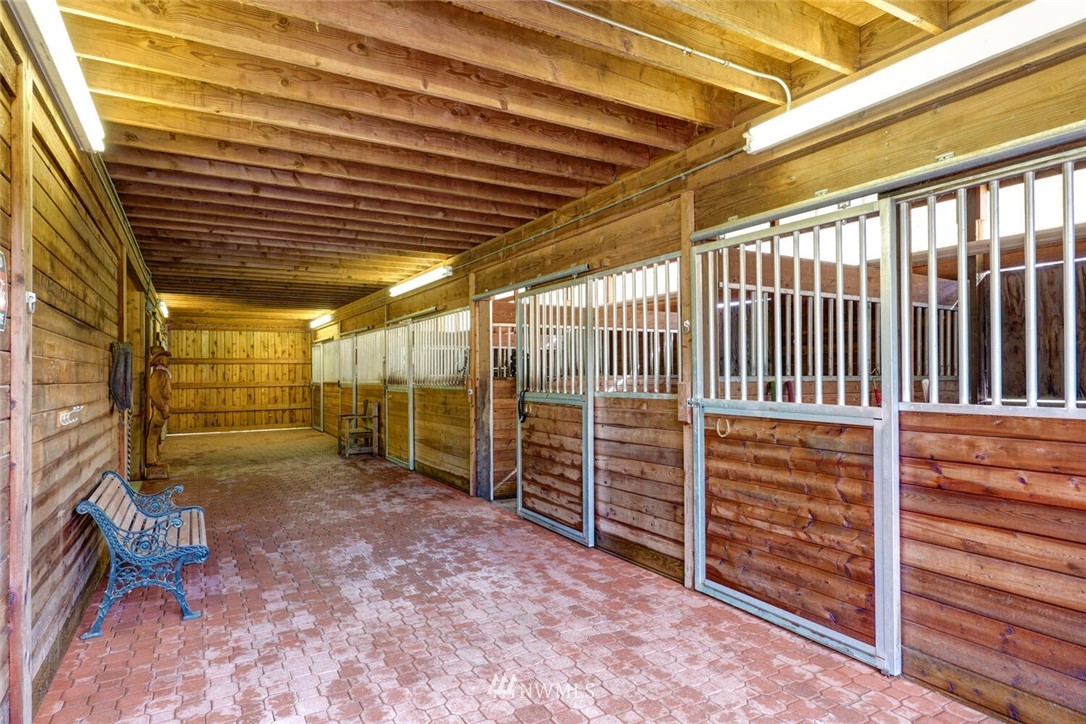 4458 Preston-Fall City Road Southeast Fall City, WA 98024 - Photo 33 of 40 a view of a garage
