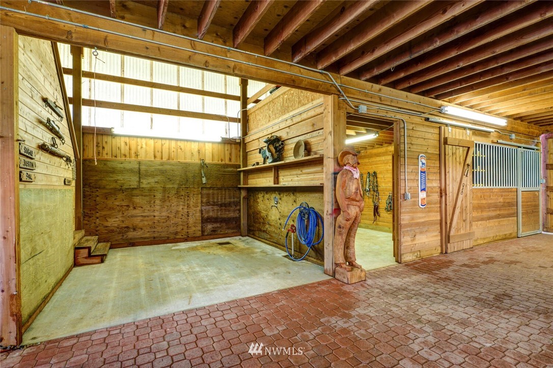 4458 Preston-Fall City Road Southeast Fall City, WA 98024 - Photo 34 of 40 a view of a indoor garage