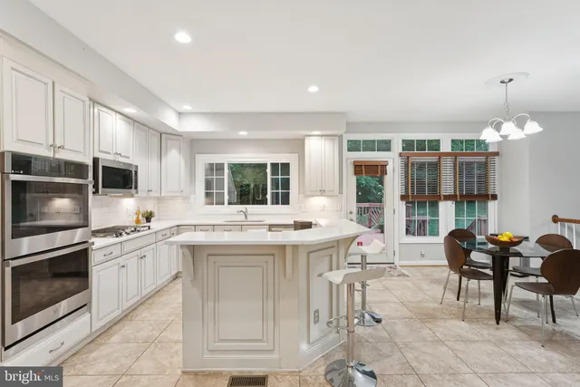 $1,150,000 | 7840 Preakness Lane, Fairfax Station, VA 22039