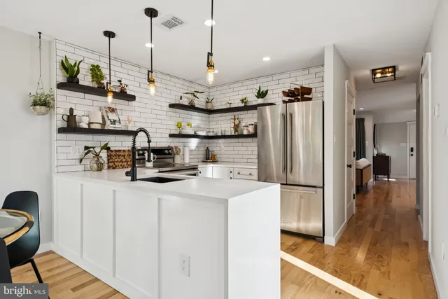 $340,000 | 18200 Windsor Hill Drive, Unit 301B, Olney, MD 20832