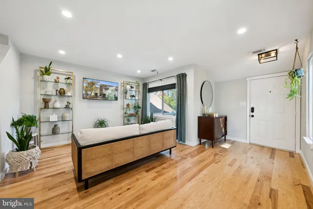 $340,000 | 18200 Windsor Hill Drive, Unit 301B, Olney, MD 20832