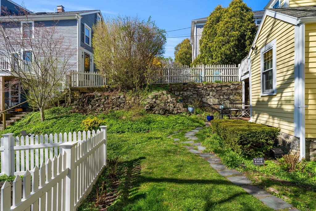 40 R Prospect Street, Unit 3 Marblehead, MA 01945 - Photo 28 of 34