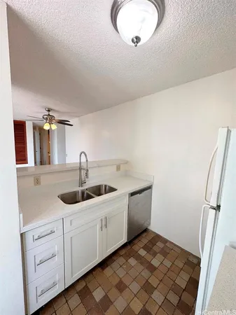 $3,000 | 55 South Judd Street, Unit 2107, Honolulu, HI 96817