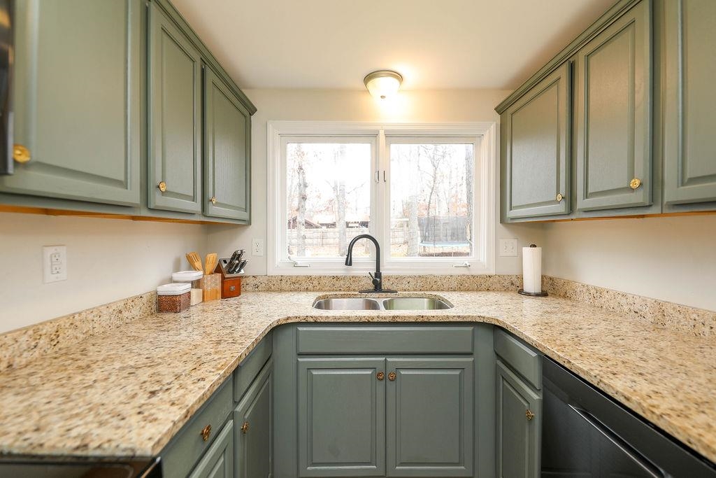 198 Forest Springs Drive Stuarts Draft, VA 24477 - Photo 5 of 43