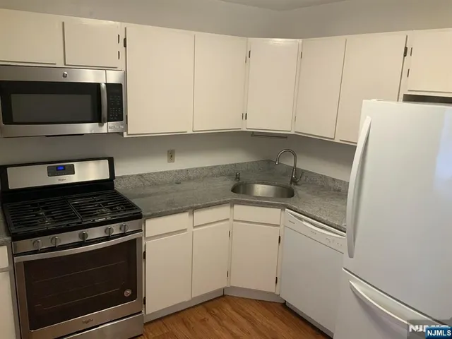 $2,500 | 108 Raintree Lane, Unit 108, Mahwah, NJ 07430