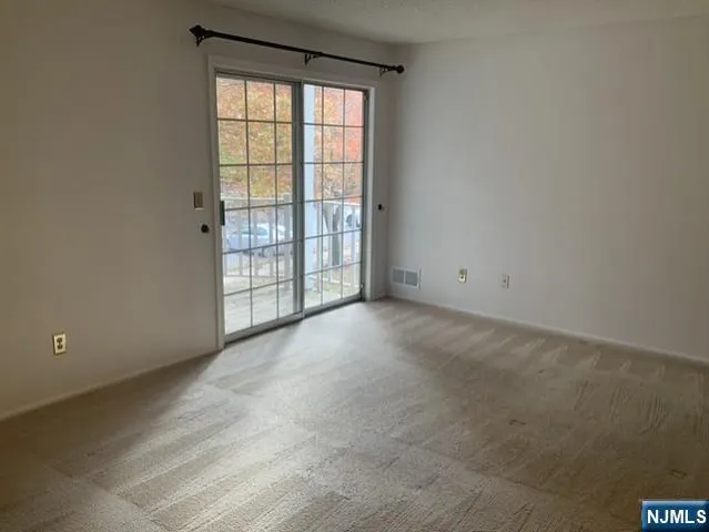 $2,500 | 108 Raintree Lane, Unit 108, Mahwah, NJ 07430