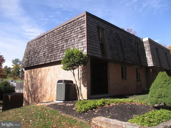 $2,950 | 19601 Sparr Spring Road, Gaithersburg, MD 20886