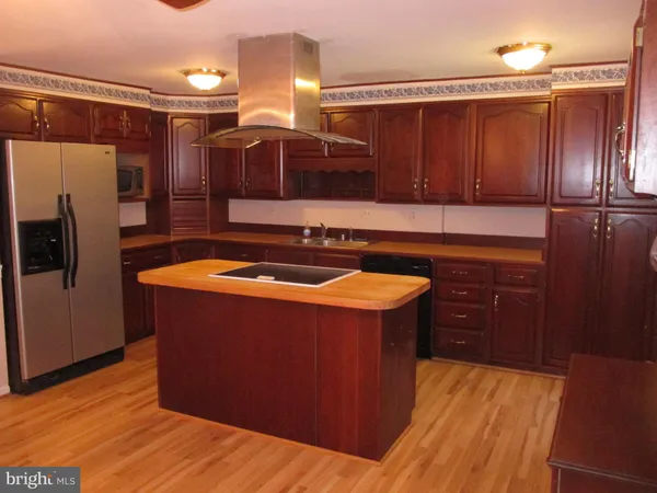 $2,950 | 19601 Sparr Spring Road, Gaithersburg, MD 20886