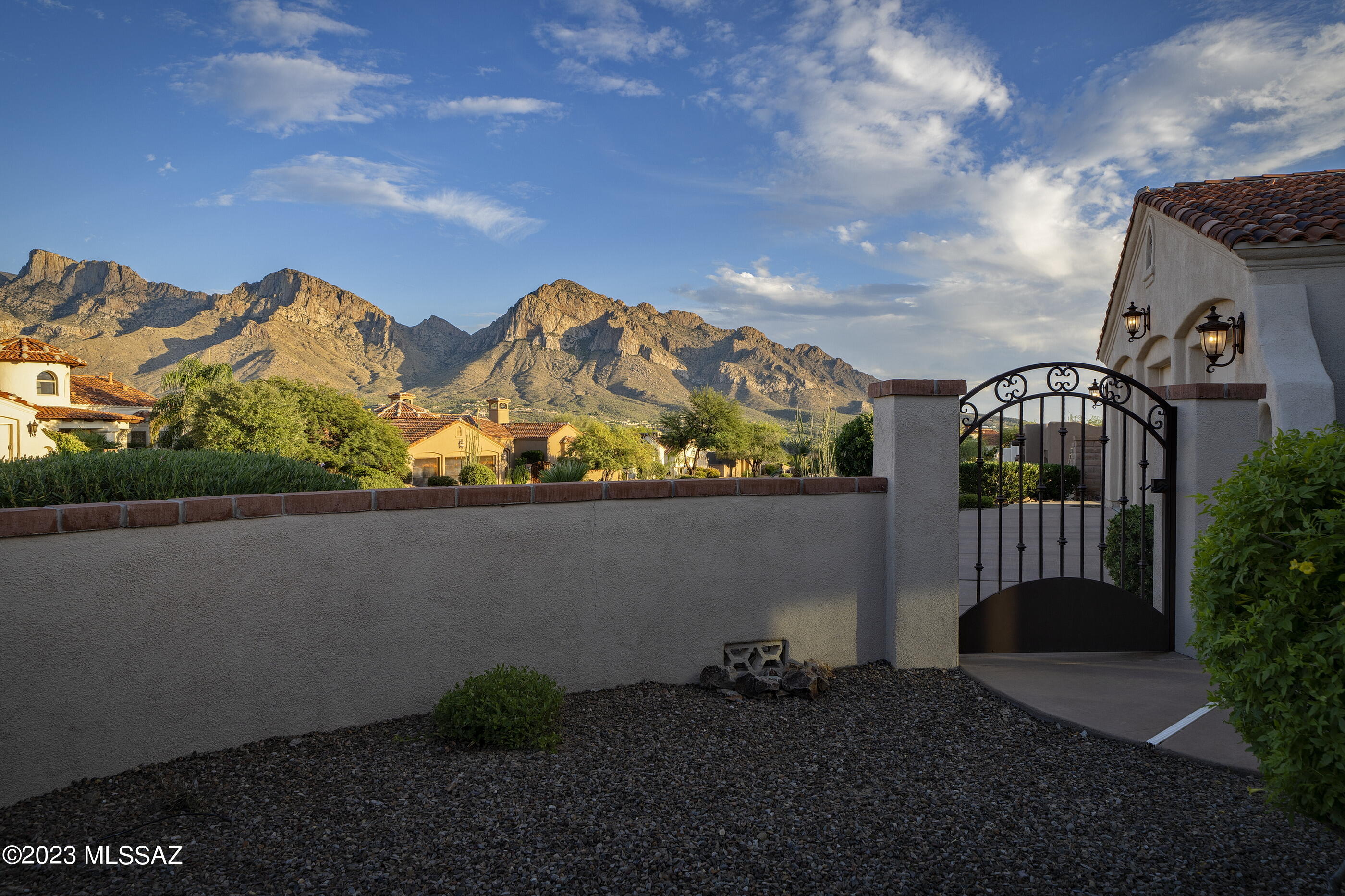 10889 North Pusch Ridge View Place Oro Valley, AZ 85737 - Photo 3 of 38
