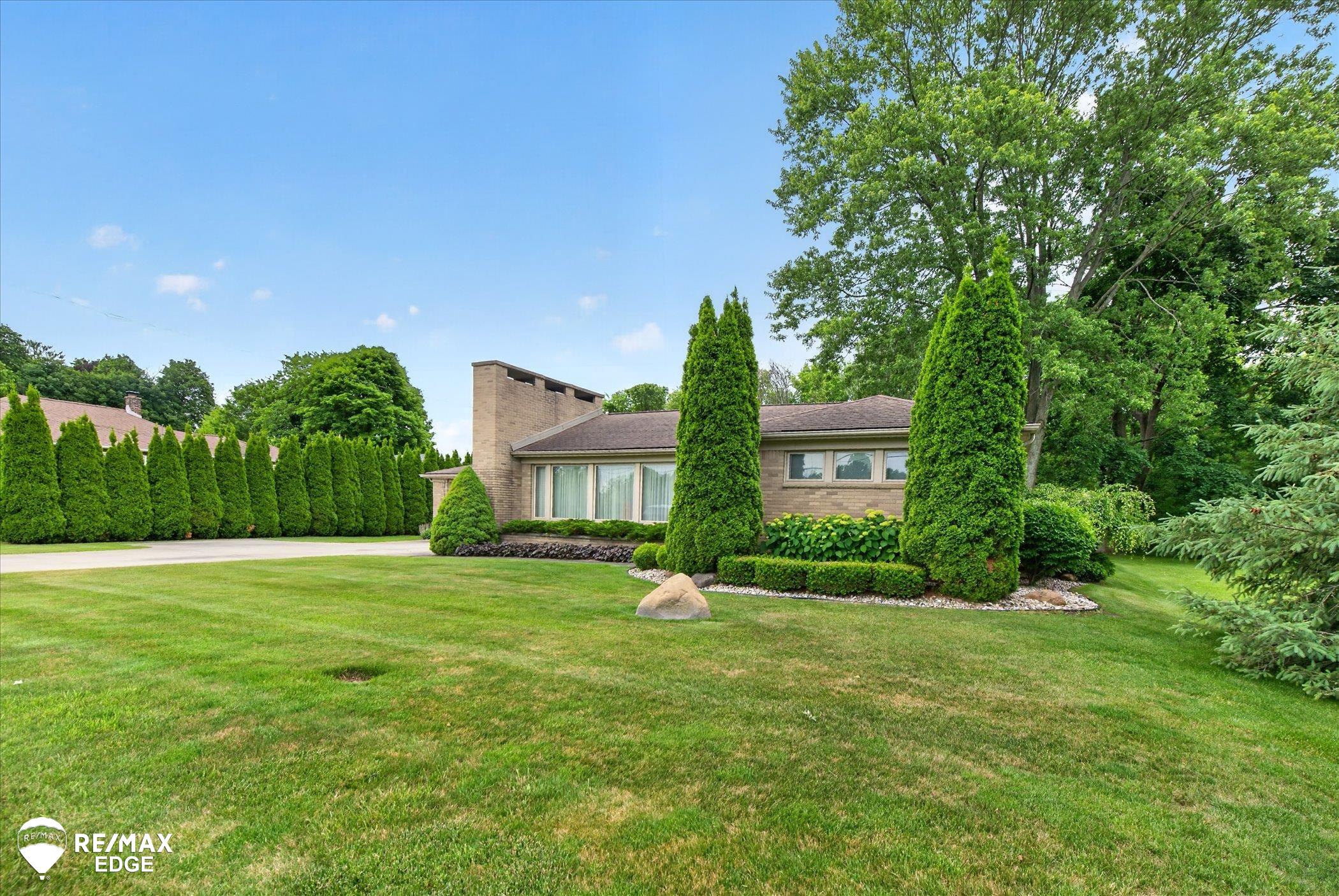 10048 East Coldwater Road Davison, MI 48423 - Photo 3 of 31