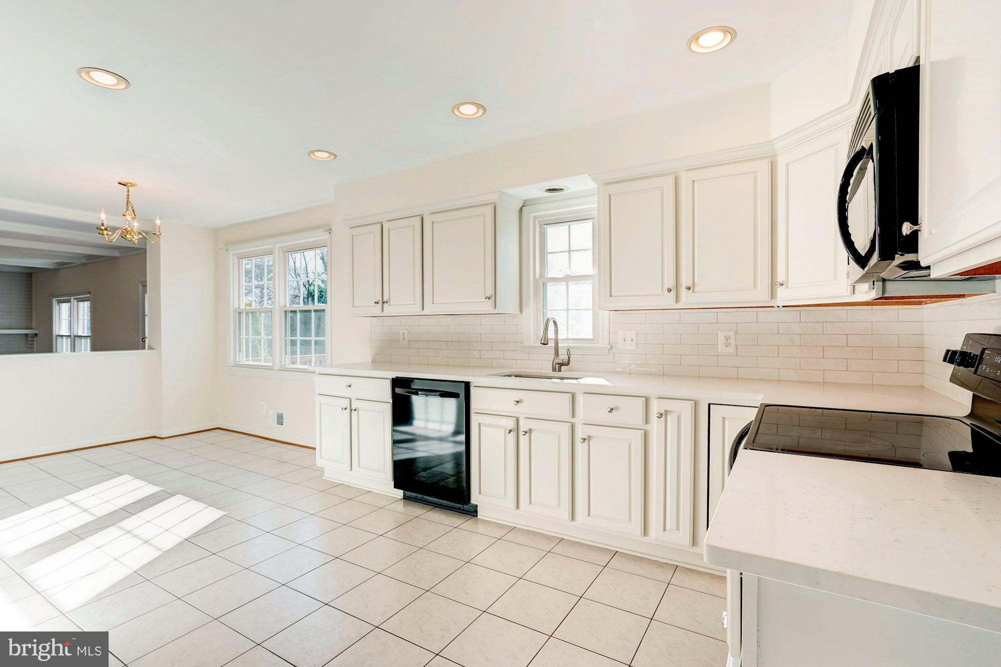 7915 Foxhound Road McLean, VA 22102 - Photo 5 of 19 Kitchen view to Breakfast Area & Family Room