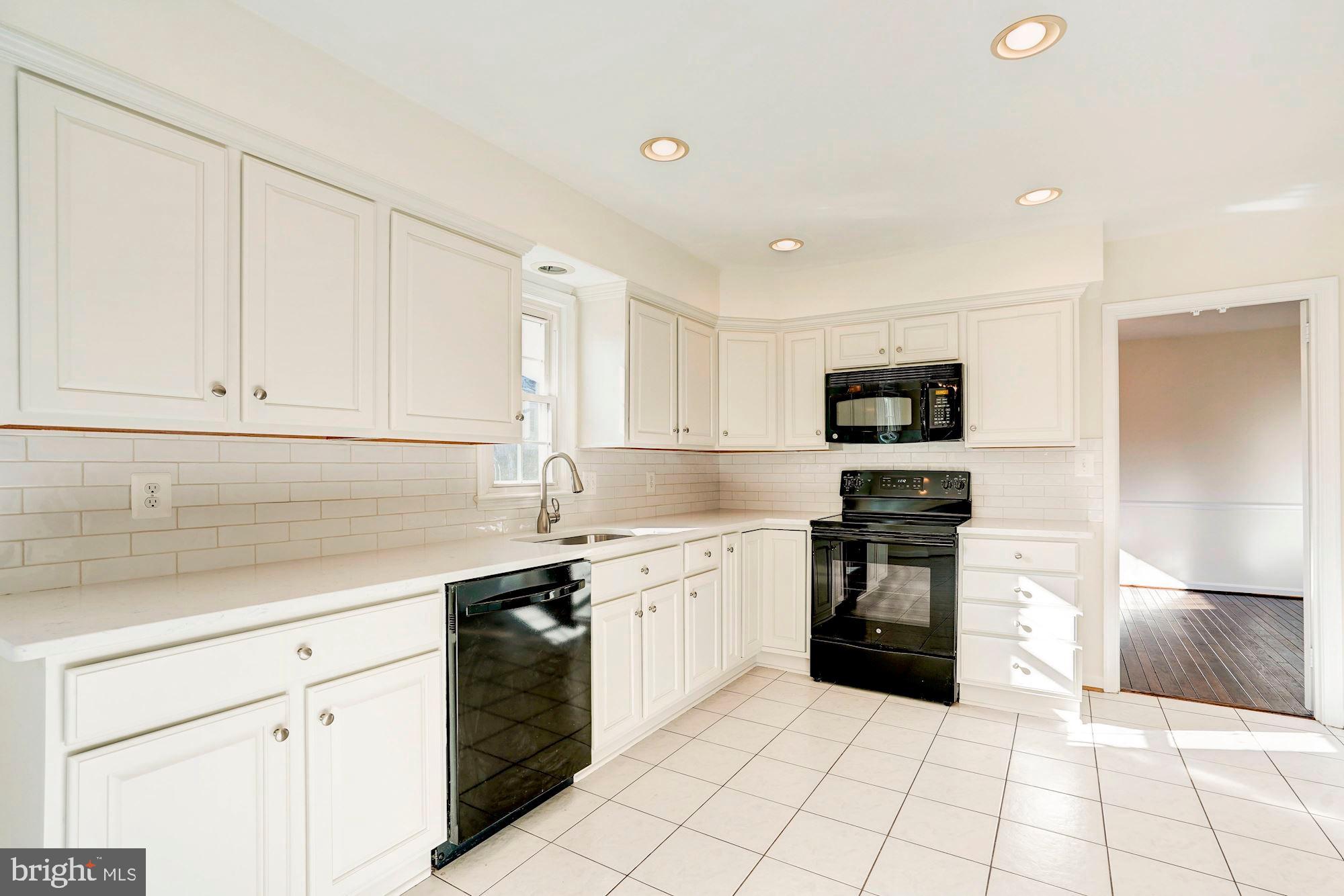 7915 Foxhound Road McLean, VA 22102 - Photo 7 of 19 Brand New Subway Tile Backsplash