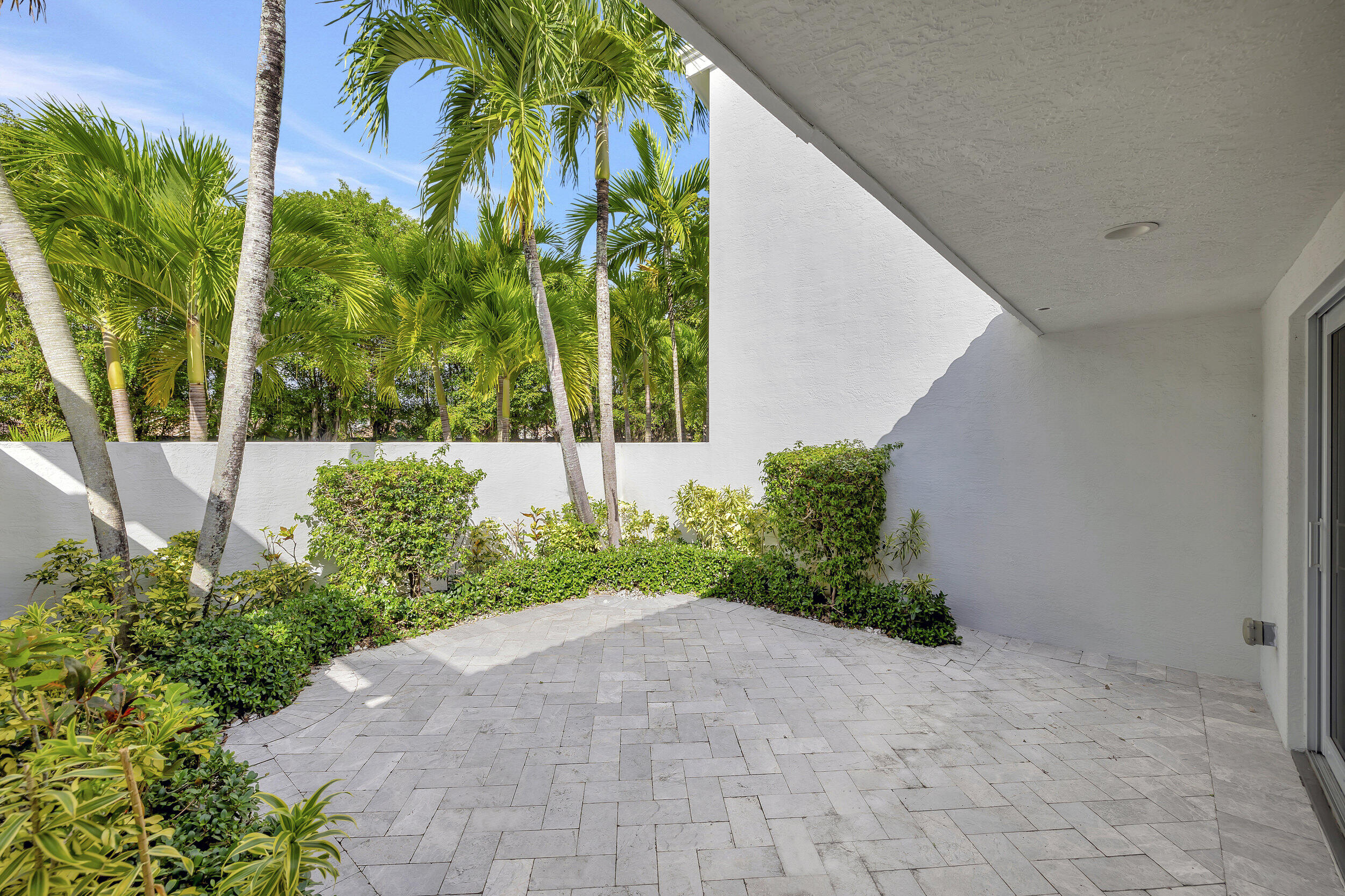 355 Oakview Drive Delray Beach, FL 33445 - Photo 83 of 92 3W7A3134