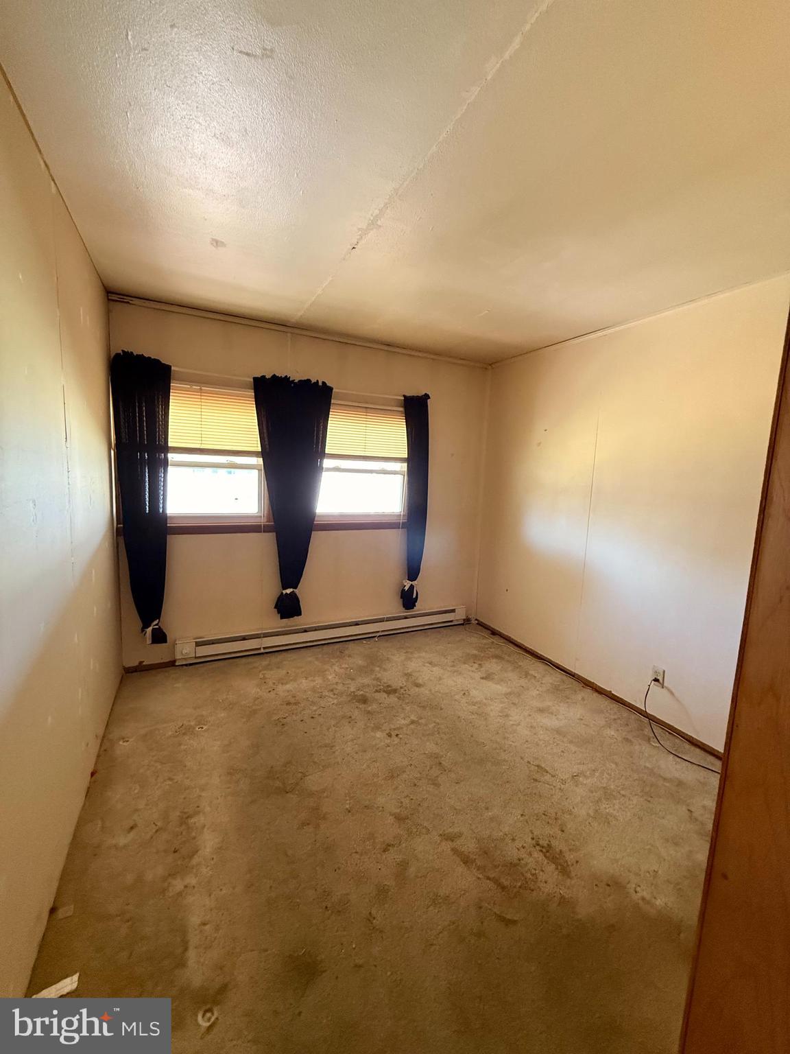 419 Iowa Avenue Delanco, NJ 08075 - Photo 9 of 14 an empty room with windows and closet