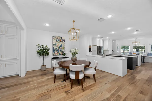 $835,000 | 32 Mellow Leaf Court, The Woodlands, TX 77381