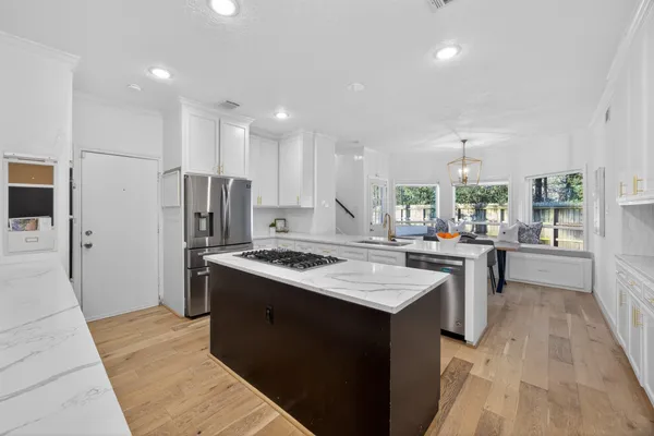 $835,000 | 32 Mellow Leaf Court, The Woodlands, TX 77381