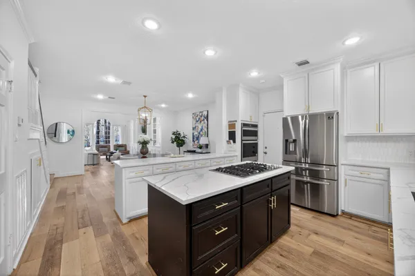 $835,000 | 32 Mellow Leaf Court, The Woodlands, TX 77381