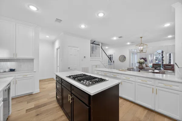 $835,000 | 32 Mellow Leaf Court, The Woodlands, TX 77381