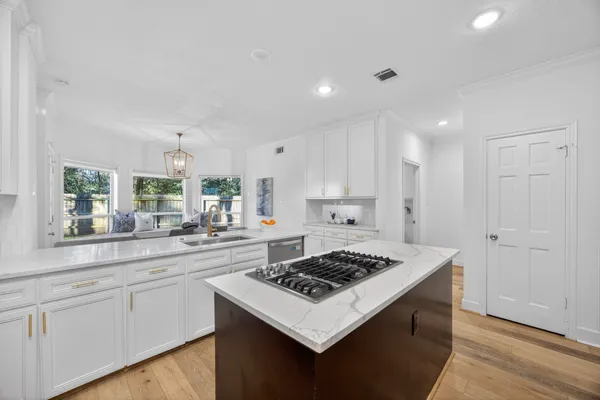 $835,000 | 32 Mellow Leaf Court, The Woodlands, TX 77381