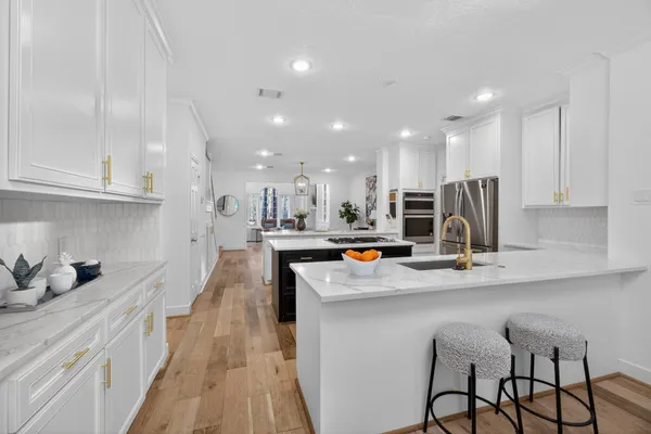 $835,000 | 32 Mellow Leaf Court, The Woodlands, TX 77381