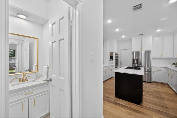 $835,000 | 32 Mellow Leaf Court, The Woodlands, TX 77381