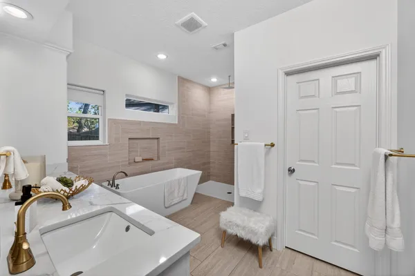 $835,000 | 32 Mellow Leaf Court, The Woodlands, TX 77381