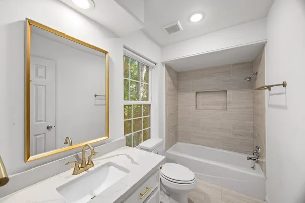$835,000 | 32 Mellow Leaf Court, The Woodlands, TX 77381