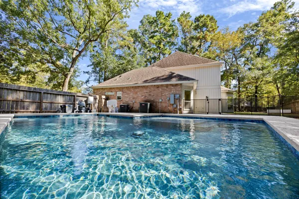 $835,000 | 32 Mellow Leaf Court, The Woodlands, TX 77381