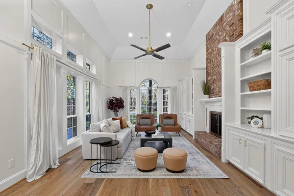 $835,000 | 32 Mellow Leaf Court, The Woodlands, TX 77381