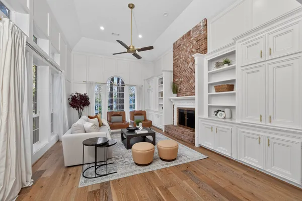 $835,000 | 32 Mellow Leaf Court, The Woodlands, TX 77381