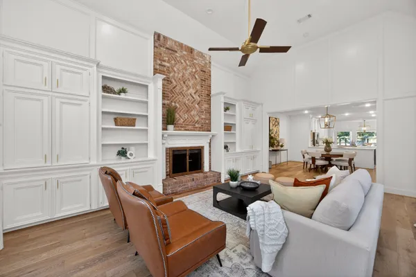 $835,000 | 32 Mellow Leaf Court, The Woodlands, TX 77381