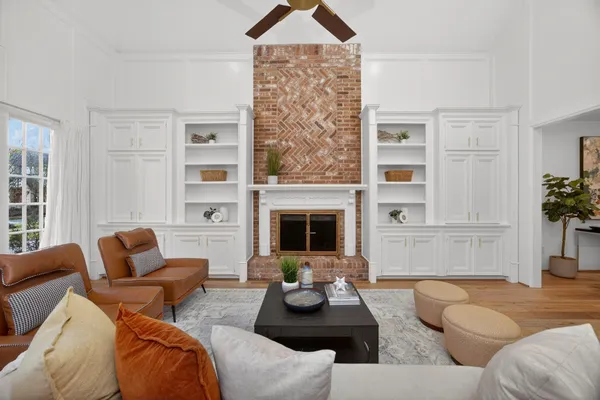 $835,000 | 32 Mellow Leaf Court, The Woodlands, TX 77381