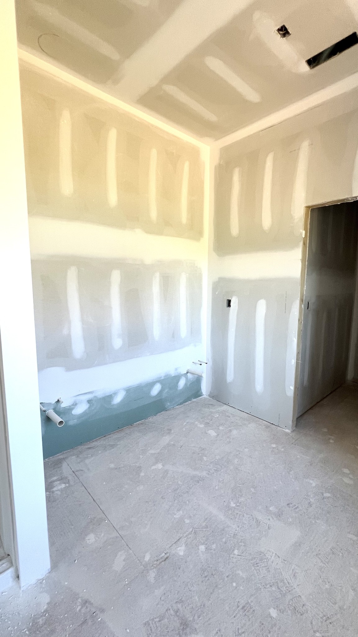3998 Davis Mill Road Trenton, KY 42286 - Photo 11 of 22 a view of an empty room with windows