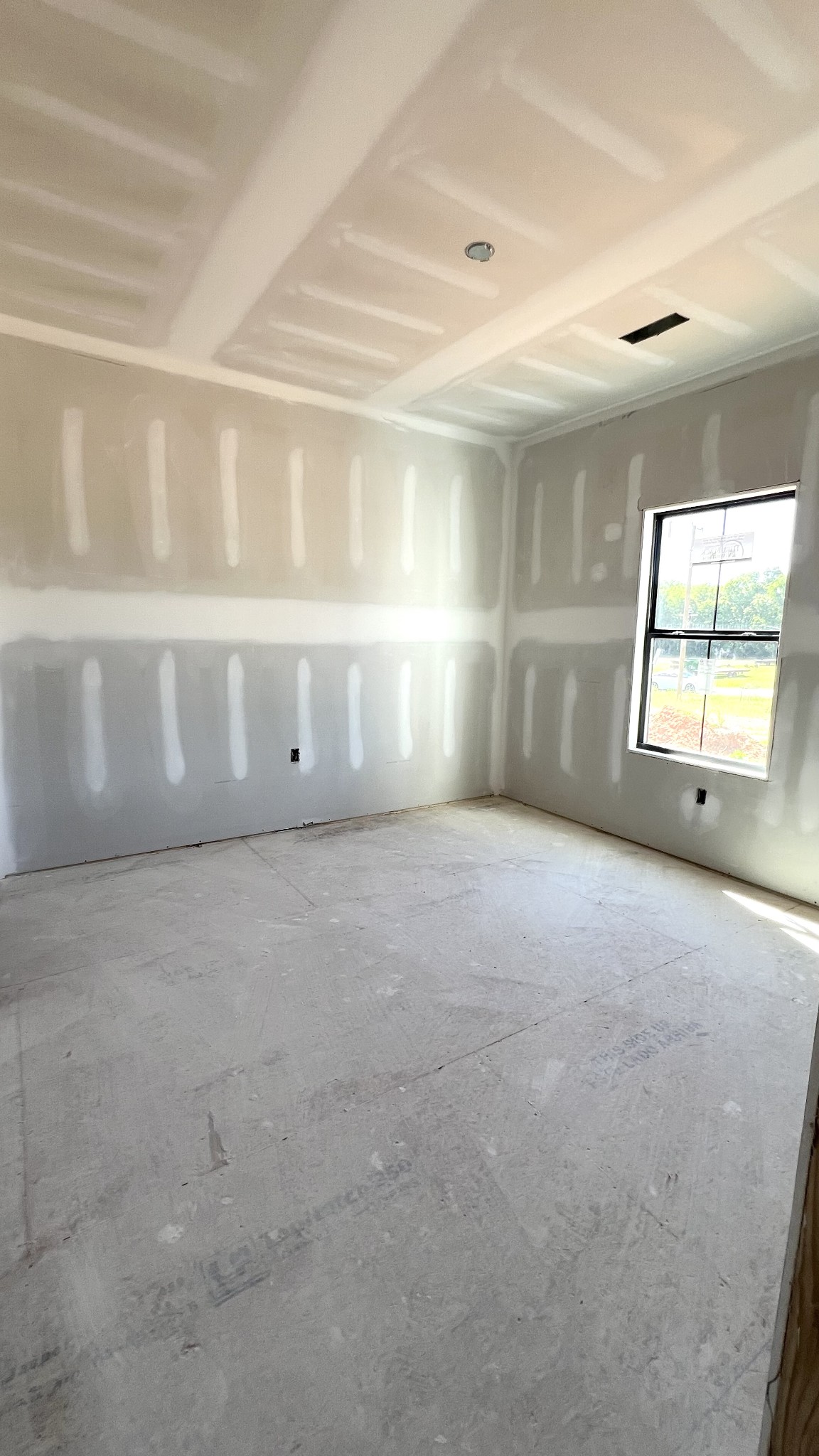 3998 Davis Mill Road Trenton, KY 42286 - Photo 12 of 22 a view of an empty room with a window