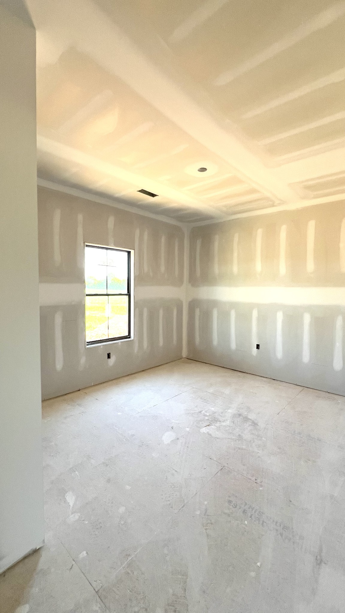 3998 Davis Mill Road Trenton, KY 42286 - Photo 15 of 22 a view of an empty room and window