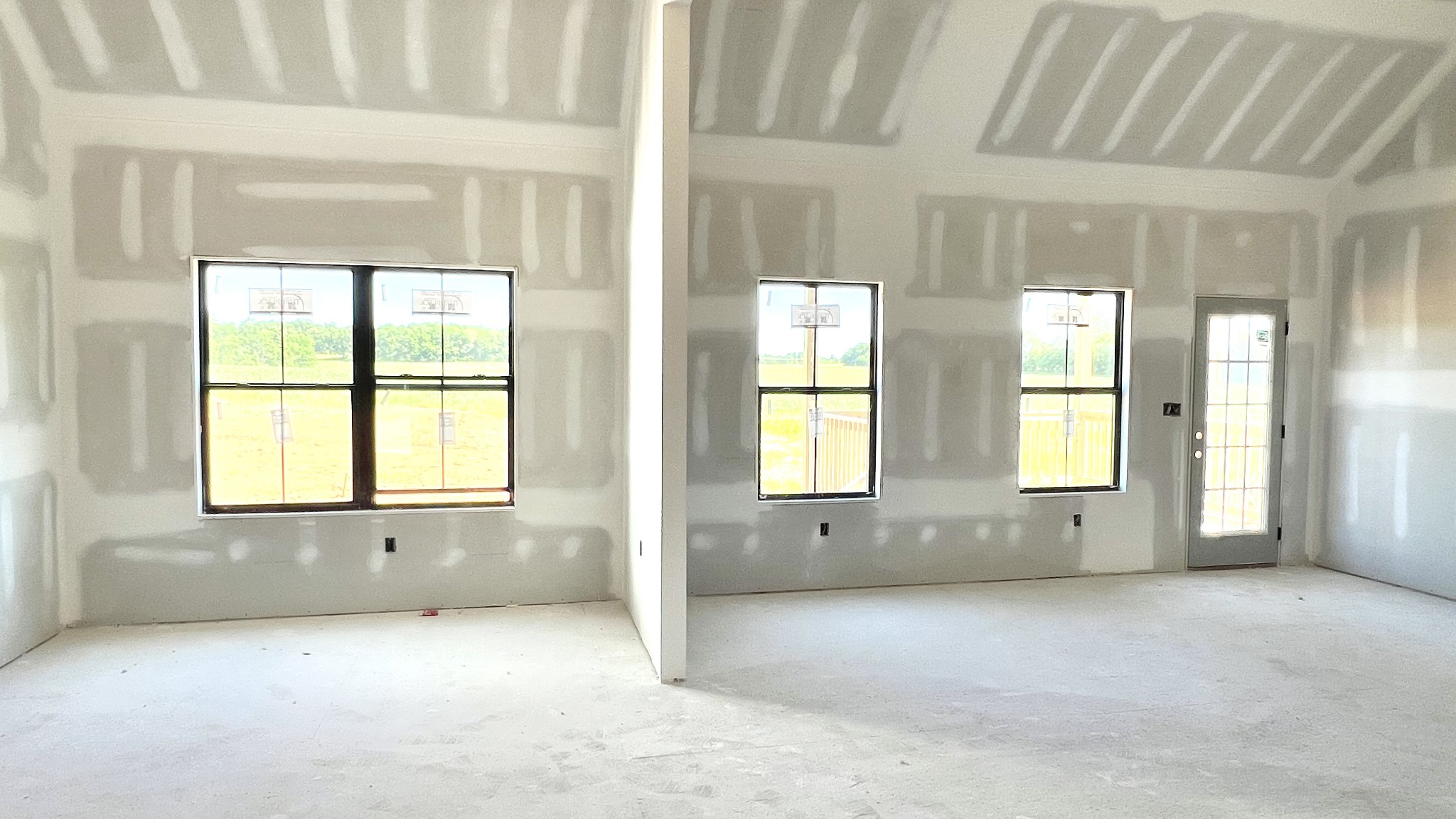 3998 Davis Mill Road Trenton, KY 42286 - Photo 7 of 22 an empty room with windows
