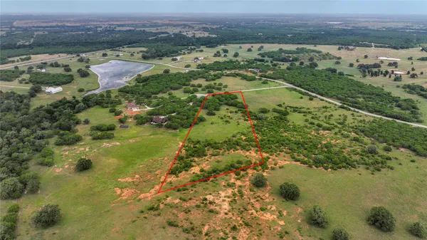 $220,000 | 10 Patriot Circle Northwest, Luling, TX 78648